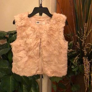H&M Faux-Fur Vest Size 6/7Y light pink